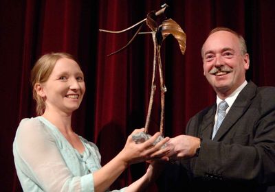 2006, «Grünschnabel», Hansueli Glarner übergibt 2. Förderpreis an Iris Meinhardt